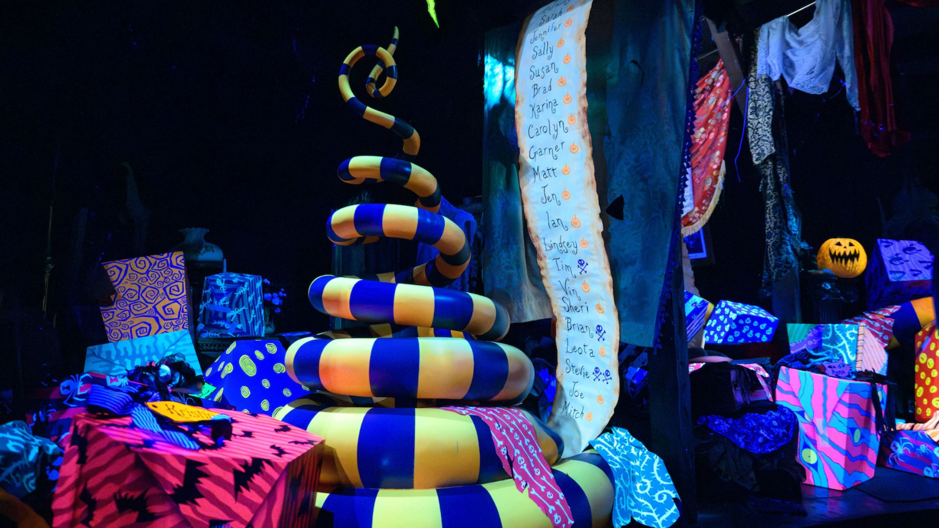 Haunted Mansion Holiday - Interior