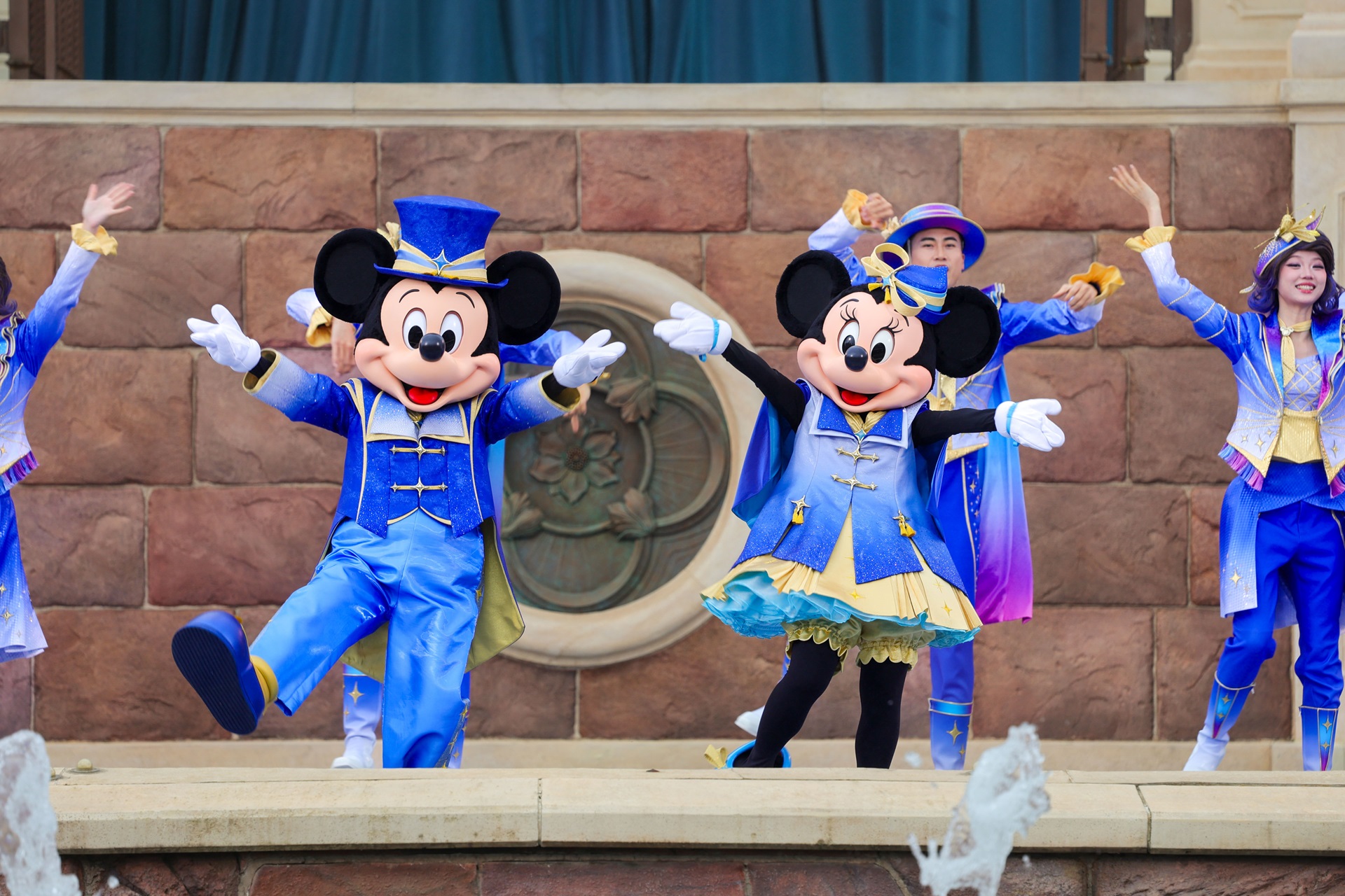 Shanghai-Disneyland-Resort-Anniversary