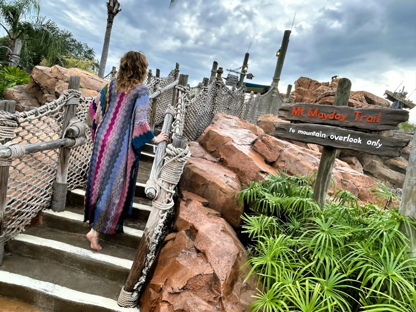 Typhoon Lagoon Mt Mayday Trail Rain Blanken