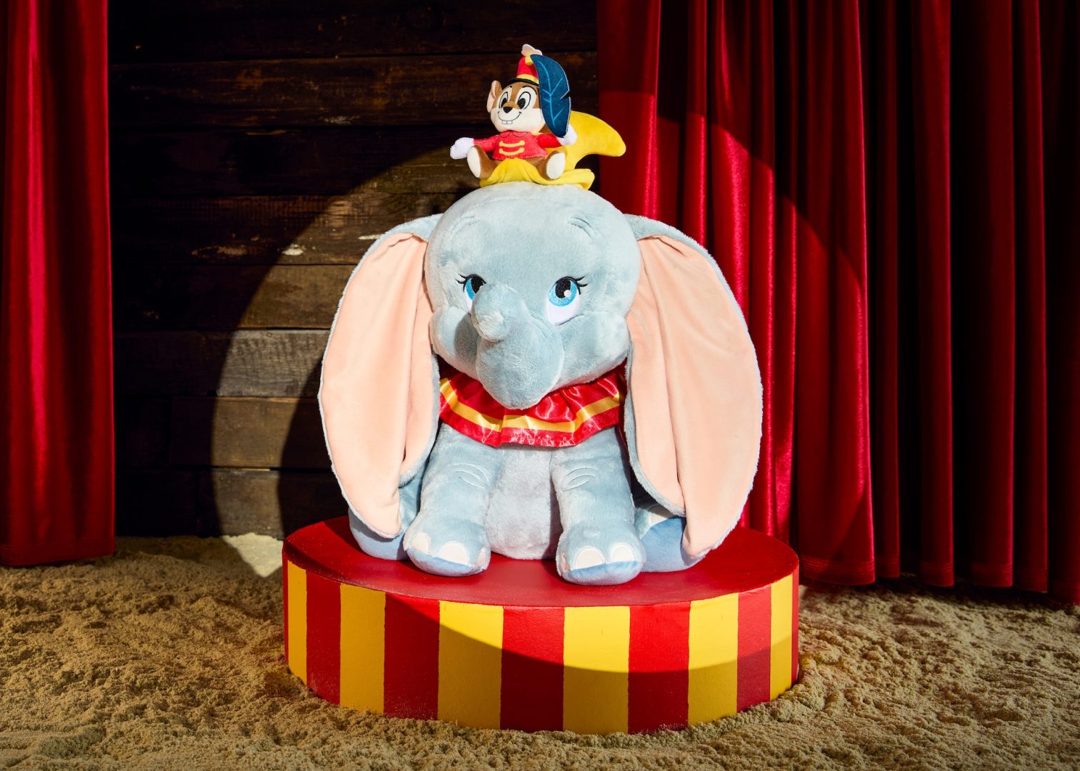 D23 Fanniversary Frenzy Merchandise Collections Dumbo