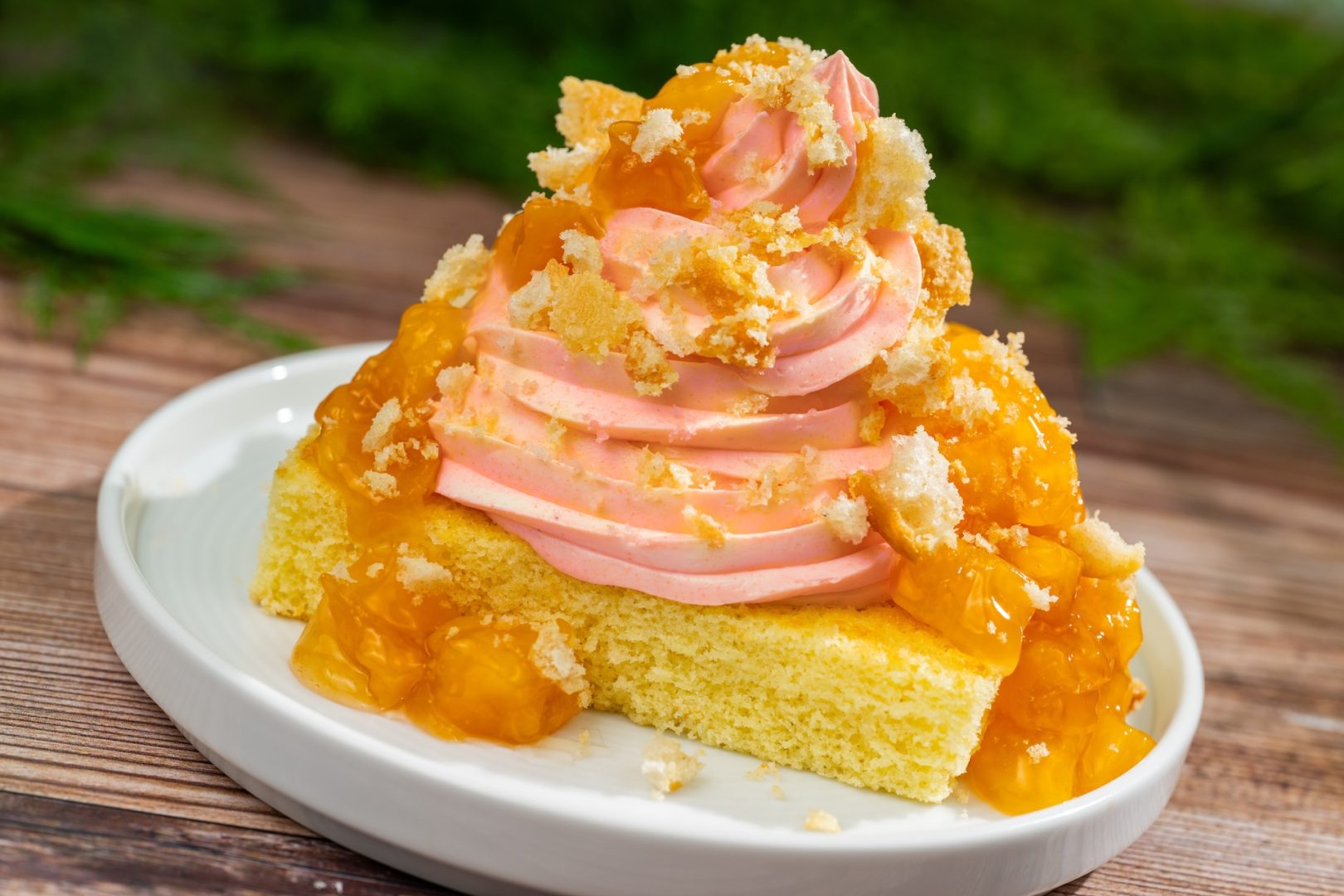DOLE Whip at Disney World - Peach Streusel Cobbler Sundae