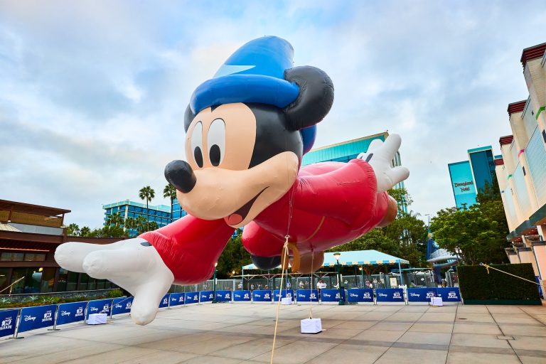 Sorcerer's Apprentice Mickey Macy's Thanksgiving Day Parade Balloon