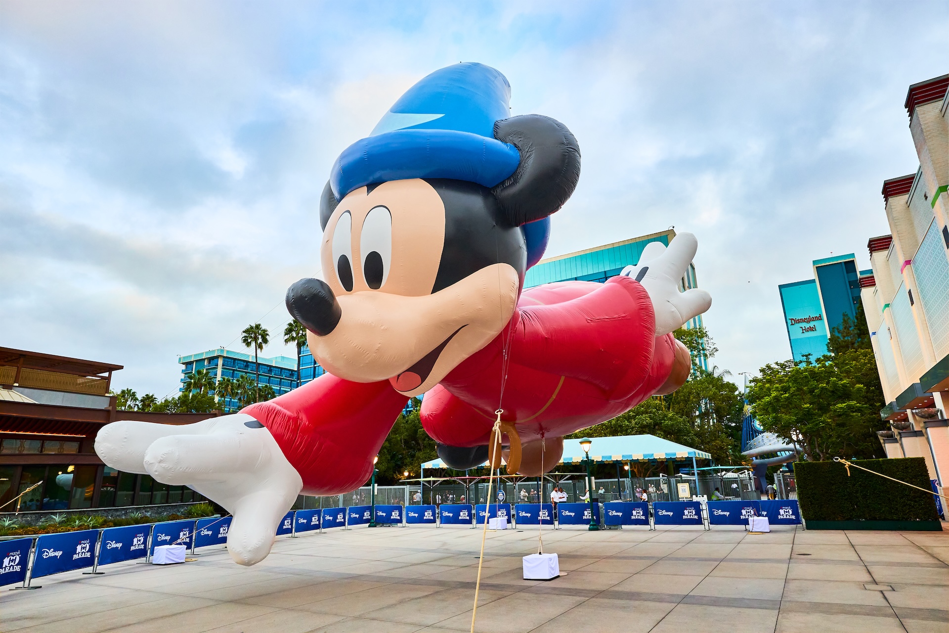 Sorcerer's Apprentice Mickey Macy's Thanksgiving Day Parade Balloon