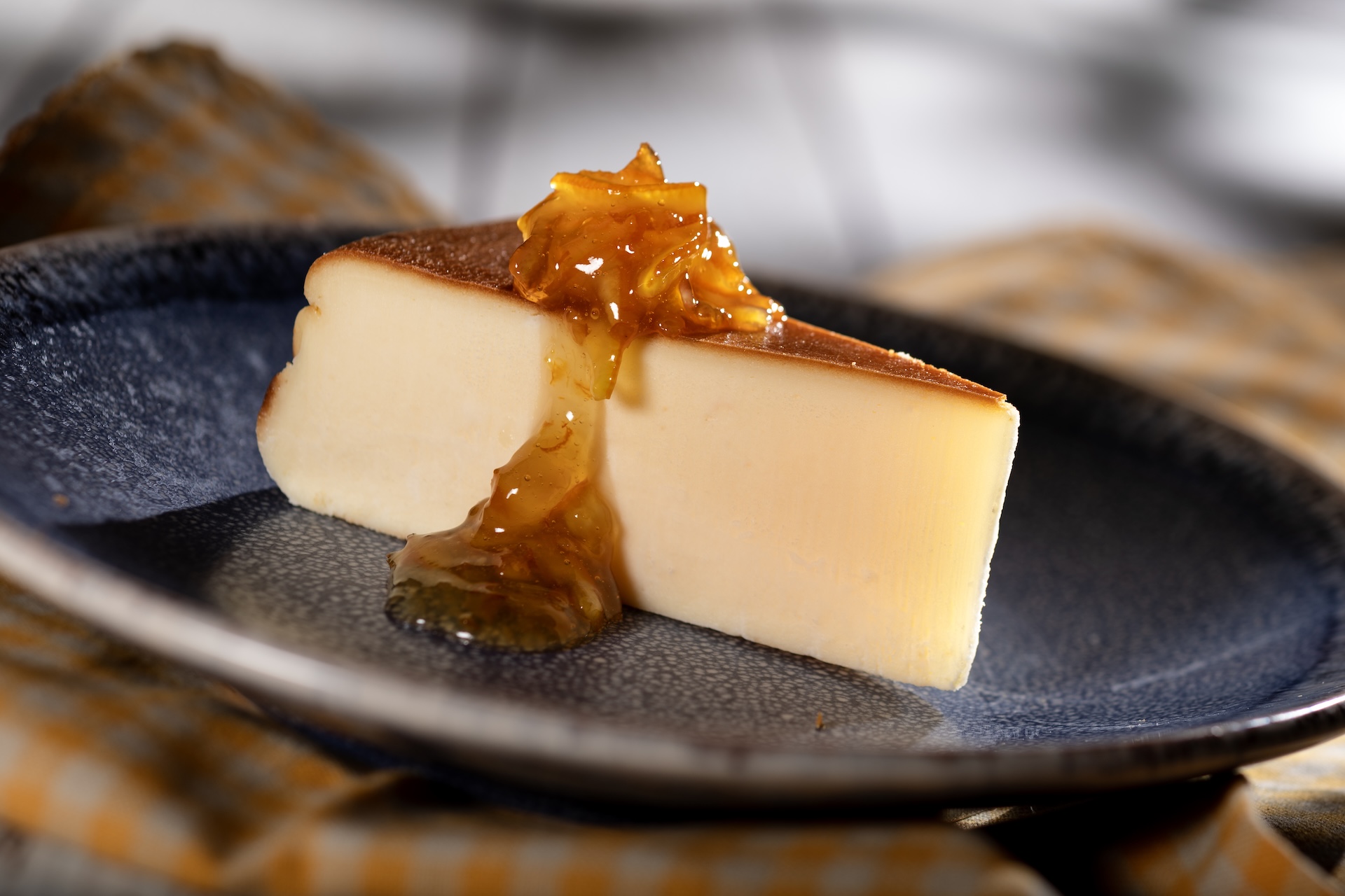 🧀 Basque Cheesecake with orange sauce 
