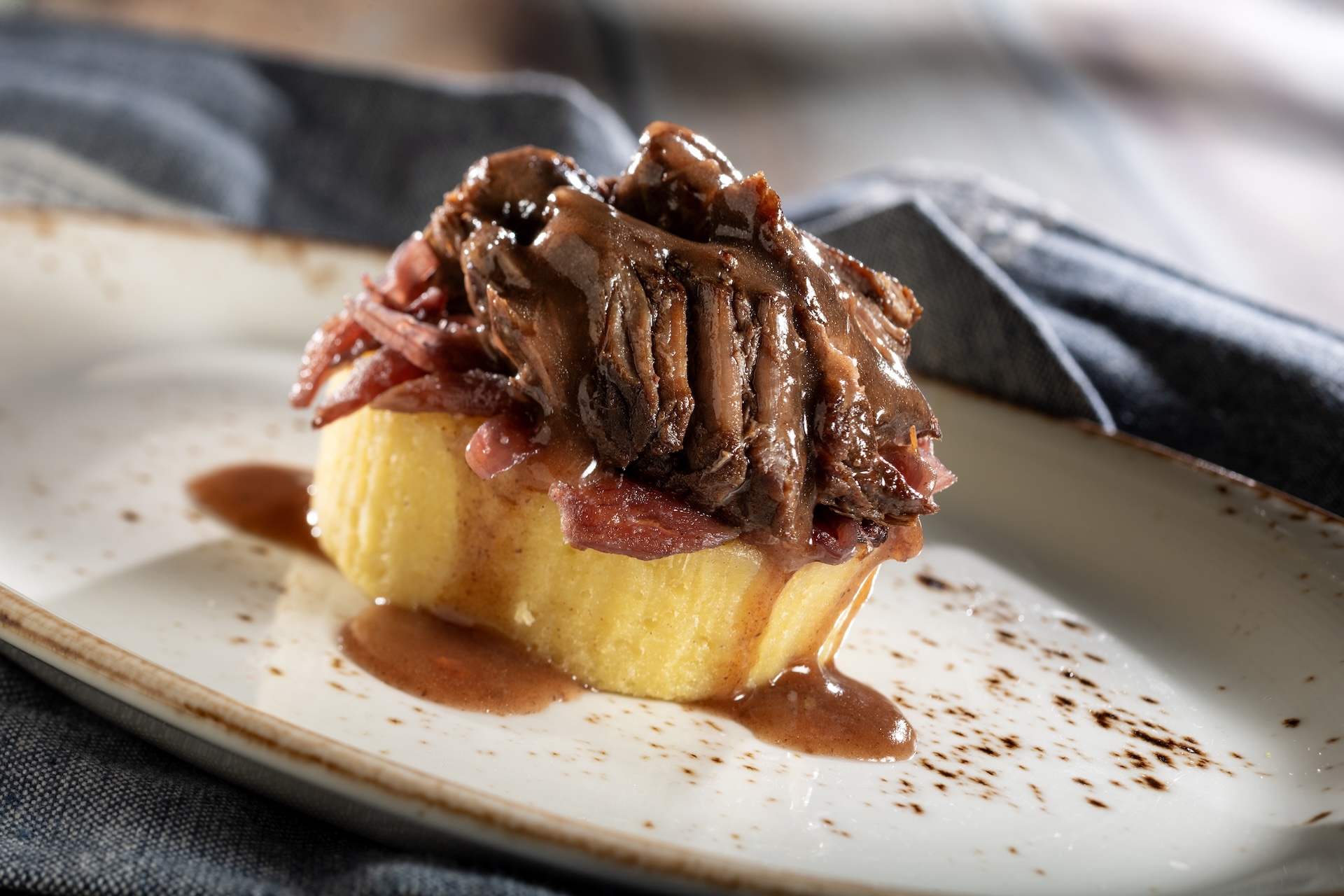 Boeuf Braise vin Rouge et Echalottes, G&acirc;teau de Pomes de Terre: Red wine-braised short ribs with shallot confit and potato g&acirc;teau (New)  
