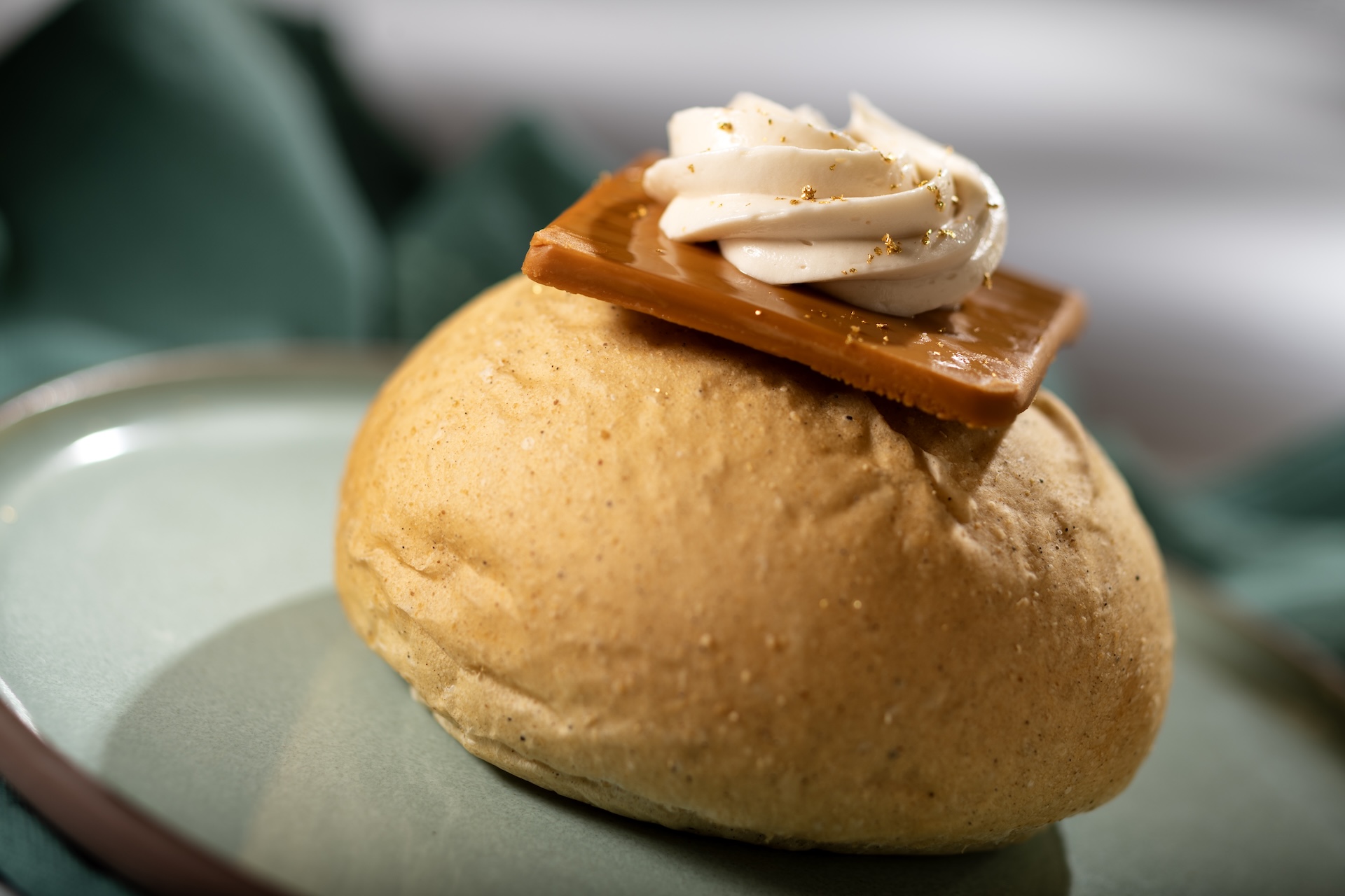 Caramel Cream and Gjetost Norwegian Brown Cheese Bolle (New) 