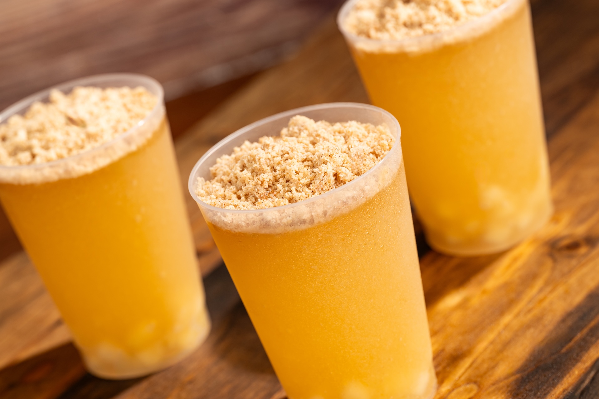 Frozen Szarlotka: Apple pie filling and apple-cinnamon cider topped with streusel (Non-alcoholic) (Introduced in 2013 at Poland) (New)   