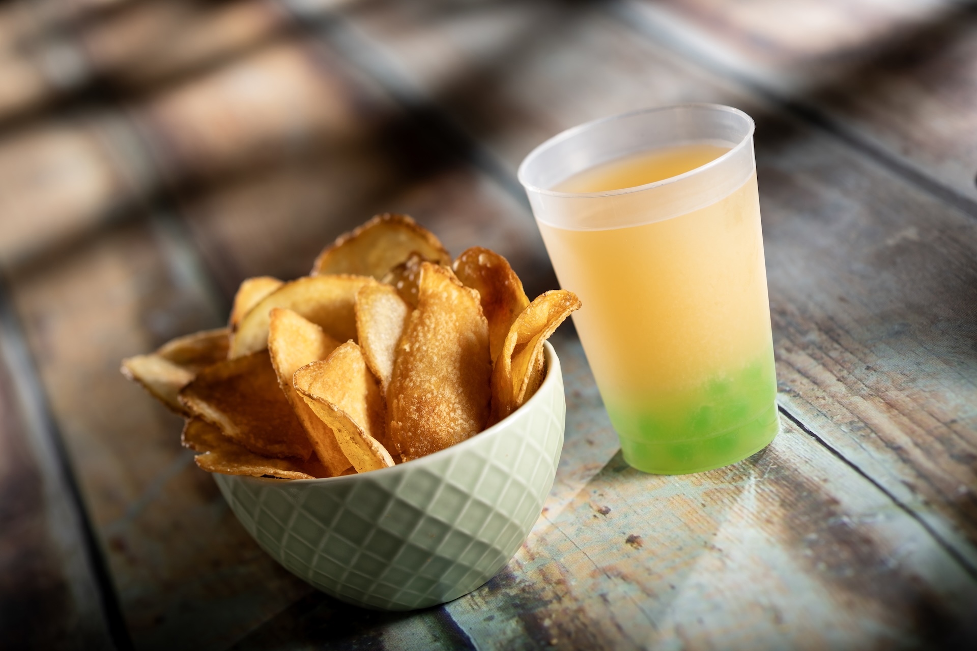 Mango-Apple Fruit Pearl paired with wasabi-soy sauce flavored potato chips (New) 