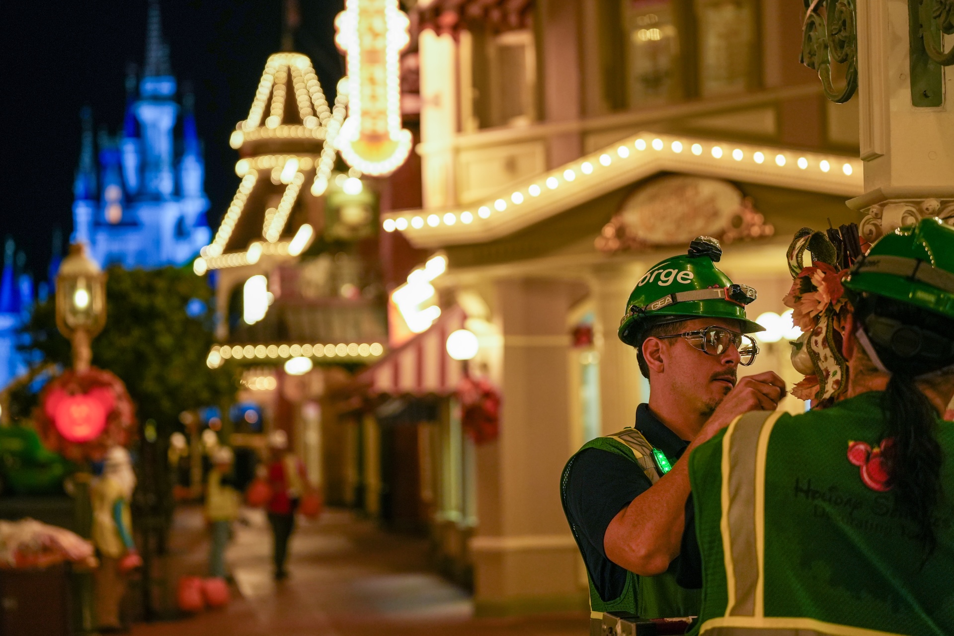 Disney&rsquo;s Holiday Services Halloween Decor Transformation at Disney World