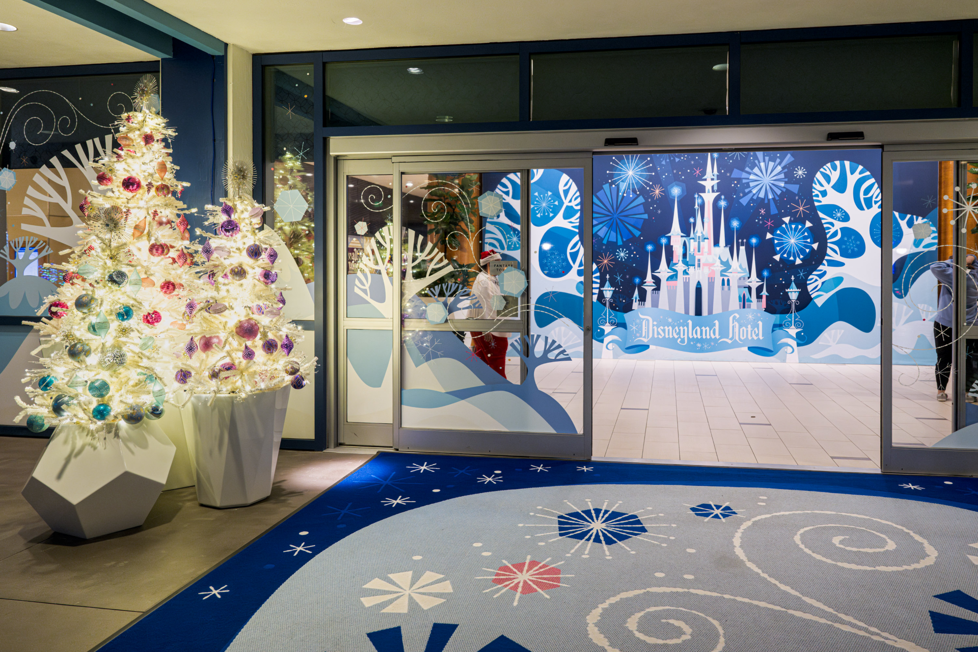 Disneyland Hotel Christmas Decor