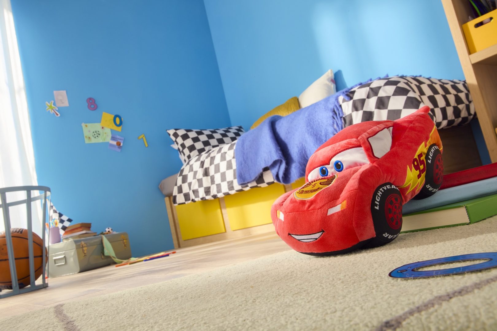 Lightning McQueen Plush &ndash; Cars 