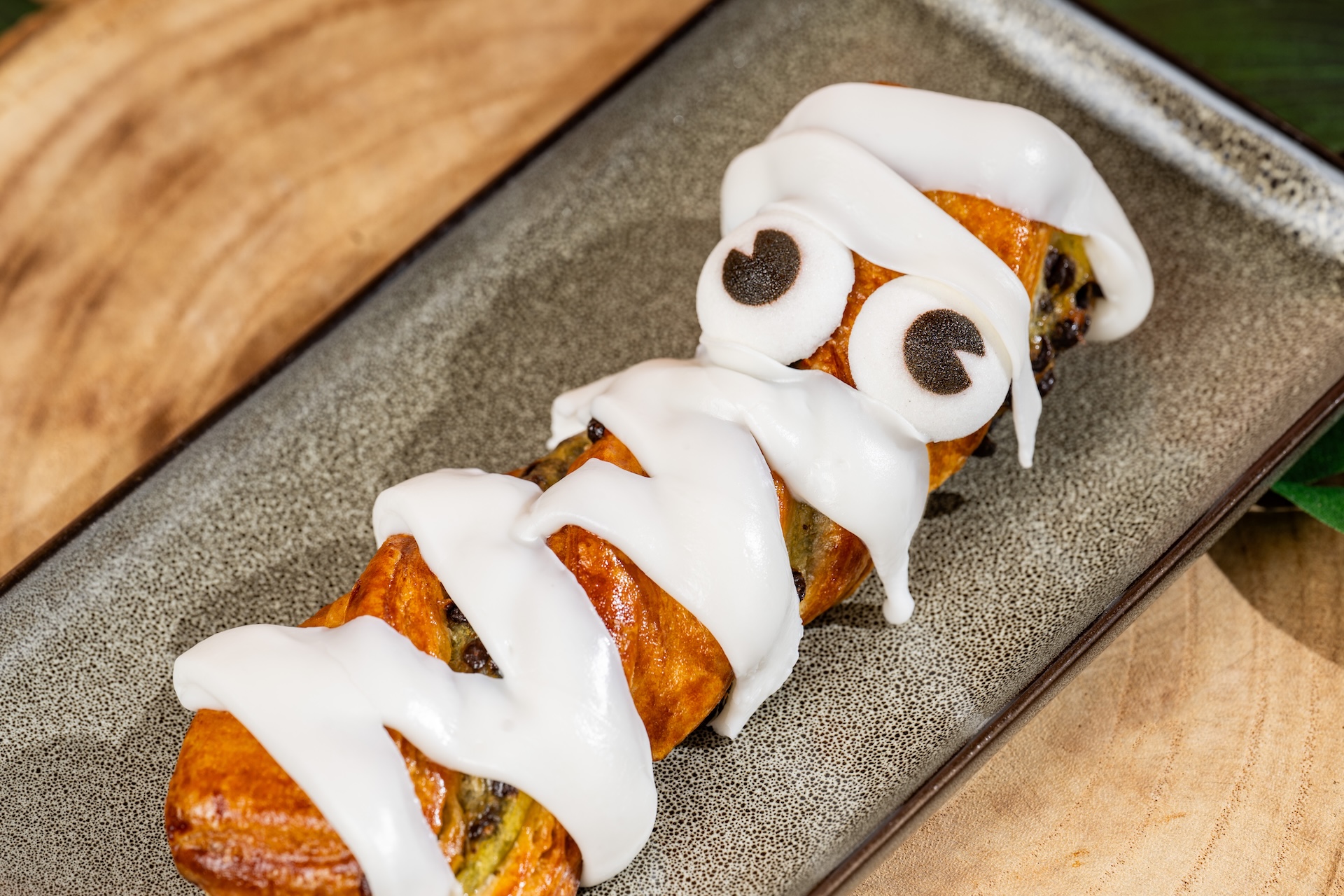 Mummy Twist: Chocolate twist with icing (New) 