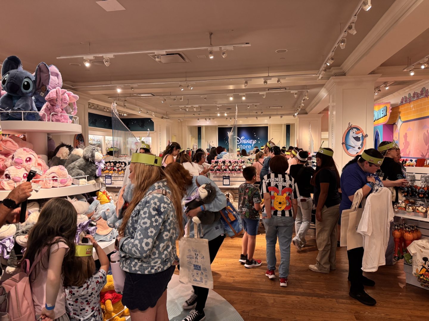 Disney-Store-New-Jersey-Shopping-1440x10