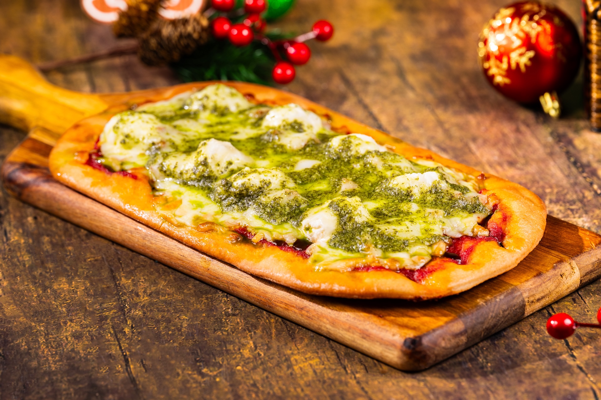 Italian Sausage and Meatball Lasagna Flatbread with a three-cheese Italian blend and ricotta topped with pesto (Available during Mickey&rsquo;s Very Merry Christmas Party only) 